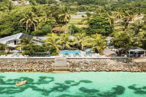 Le Nautique Beachfront Apartments, Anse Royale