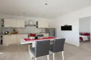 Apartments Bonus and private parking, Split