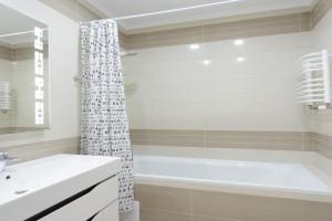 NEW Apartment on Zhasmynova Street 5b, Lvov