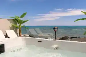 Pearl Luxury Living Apartments, Laganas