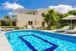 Villa Sevos, Adelianos Kampos