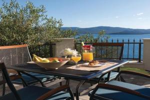 One-Bedroom Apartment In, Komarna