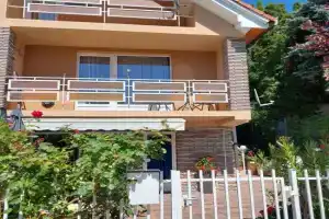 Gyöngyi Apartman, Balatonszarszo