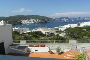 Magi - Begonia Apartments, Ponza Village