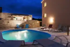 Family friendly house with a swimming pool Maslenica, Novigrad - 13770, Rovanjska