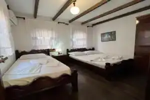Pjetri House, Berat