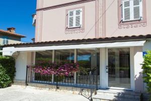 More Apartments, Malinska