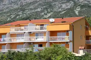 Apartments by the sea, Makarska - 13681, Gradac