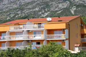 Apartment 13681b, Gradac