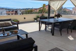 Prime Location Penthouse apt with a large terrace, Split