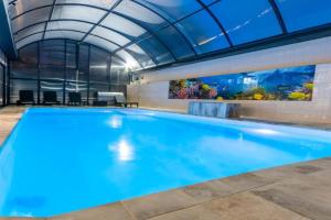 Luxurious Villa Marly II piscina climatizada, Castelldefels