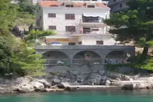 Apartments by the sea, Korcula - 13492, Brna