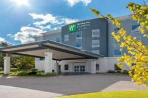 Holiday Inn Express & Suites Arpt Elvis Presley Blv by IHG, Memphis