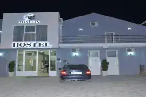 Atina Lux Hostel, Leskovats