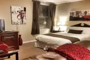 Cozy Studio #15 by Amazing Property Rentals, Ottawa