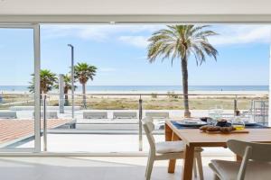 Sunny Beachfront Escape Apartments, Castelldefels
