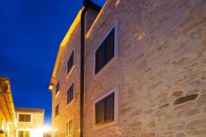 Seaside family friendly house with a swimming pool, Brac - 14239, Bol