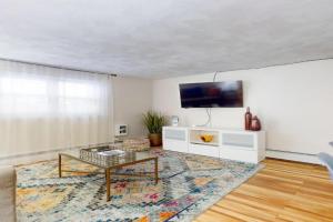 Great 1 bed close to Longwd Med, Fenway, parkng Apartments, Brookline
