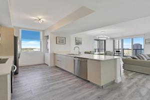 Three-Bedroom Beachwalk Resort Apartment, Hollywood