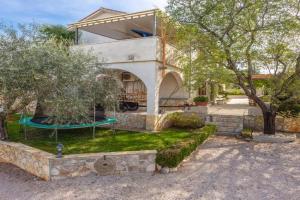3 Bedroom Awesome Apartment In, Malinska