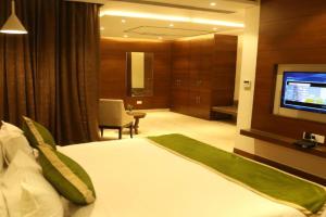Maple Grand Hotel, Agra