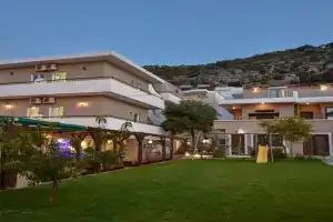 Iraklis Apartments, Stalis