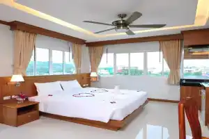 Green Harbor Hotel & Service Apartment, Patong