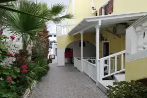 Christina Pension, Karterados