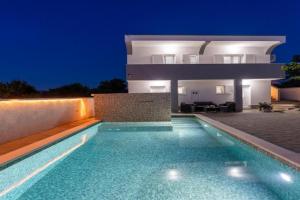 Villa La Pieda, Razanac