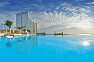 International Hotel Casino & Tower Suites, Golden Sands
