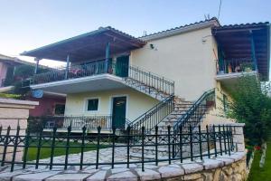 Eleni's Studios, Nikiana
