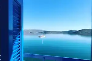 Sea-front Cozy Apartment, Elounda