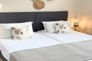 Georgia's Apartments, - Complex S, Ypsos