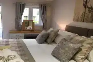 De Courceys Manor Suites & Cottages, Cardiff