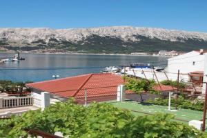 Apartment Mario with Terrace and Sea View, Baska