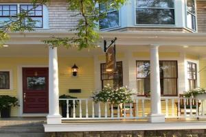Almondy Inn Bed & Breakfast, Newport
