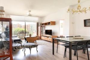 Cozy Apartment near Fira Gran Via with AC, Cornella de Llobregat