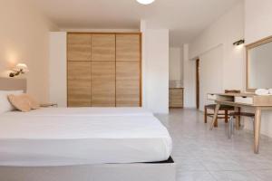 HOLIDAYS STUDIOS & APARTMENTS, Laganas