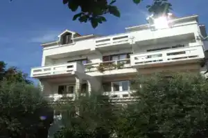 Apartment 13006c, Novaglia
