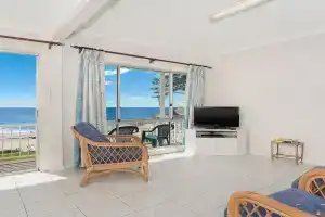 Sea Spray Apartments Unit 4, The Entrance