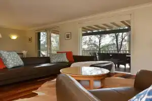 Villa 2br Sangiovese Villa located within Cypress Lakes Resort, Pokolbin