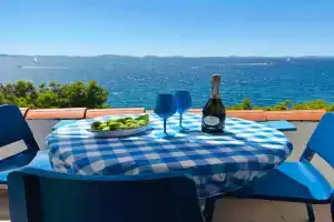 Blue View Apartments, Betina