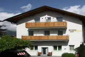Ferienwohnungen grazia dei Apartments, Lagundo