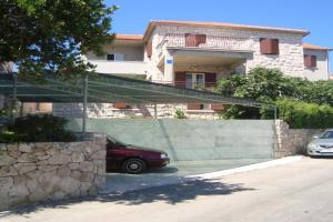 Apartments by the sea, Brac - 14902, Postira