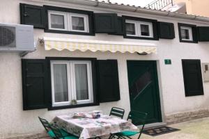 Studio SVETOZAR, Baska