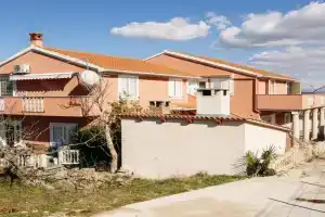 Apartment 14985b, Oltre