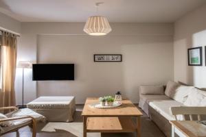 Caravel Apartments, Stalis