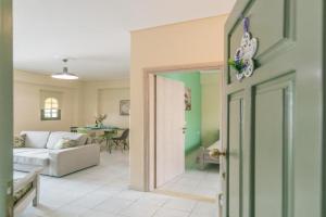 Kallas Apartments, Laganas