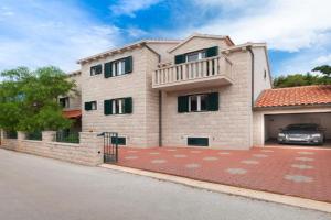 Apartments by the sea, Brac - 15242, Postira