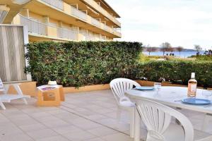 Appartement T2 avec Parking au Lavandou, Pieds dans l'Eau - FR-1-251-210 Apartments, Le Lavandou
